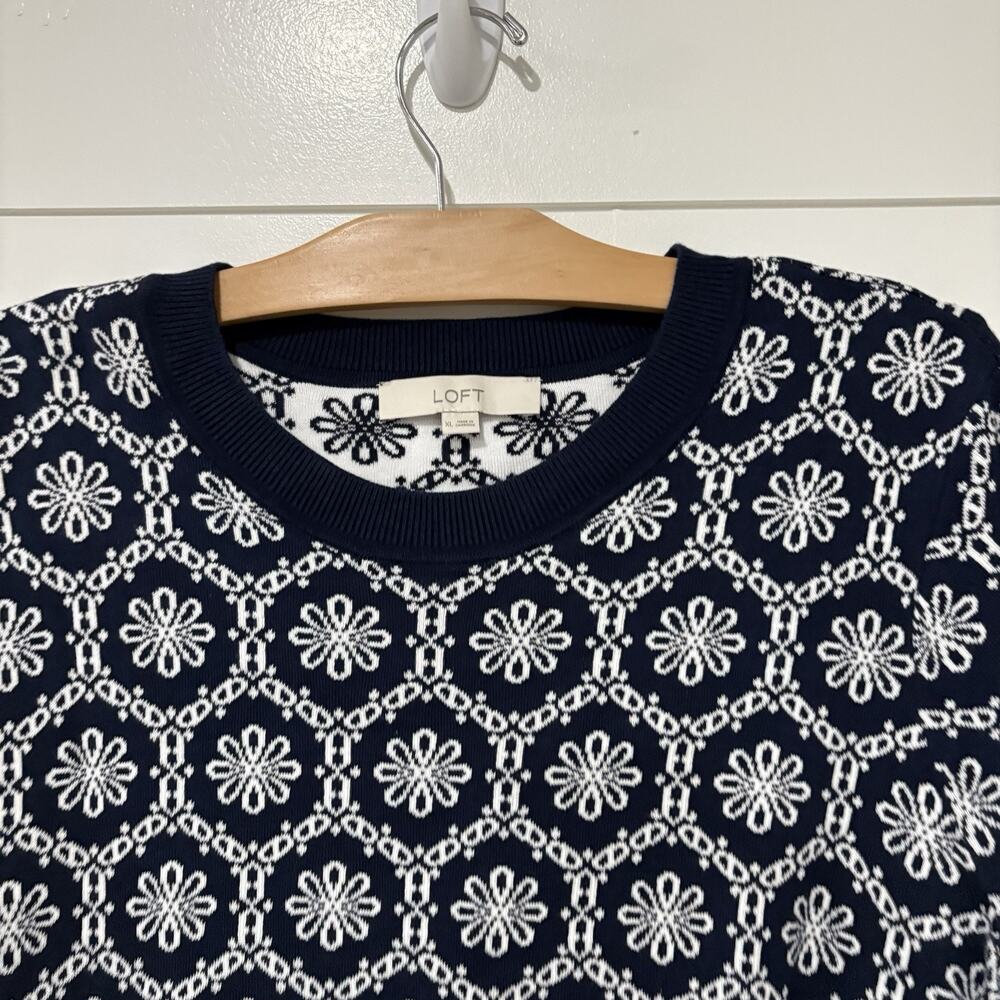 Ann Taylor LOFT | Sweater Floral Short Sleeve Navy White Preppy- Size XL - Picture 2 of 7